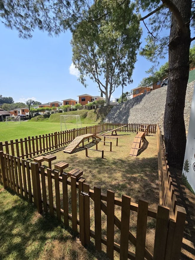 Circuito para perros · espacios amplios, otra vista
